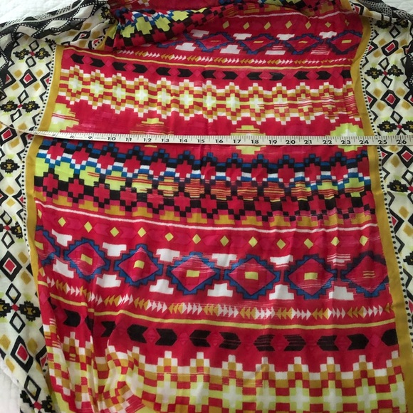 Wrap or scarf - Picture 6 of 8